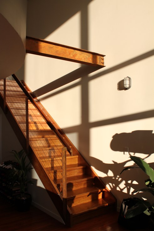 Colin's rust-effect paint job on the beam and rails is a vast improvement on the prior colour, a bluish-grey. Dulux Design Rust was the product he used. IMG_0049