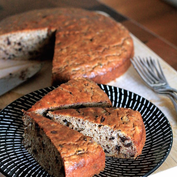 banana-and-cacao-nib-cake-finished