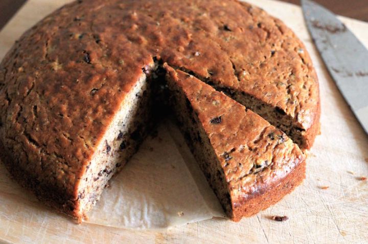 delicious-banana-and-cacao-nib-cake