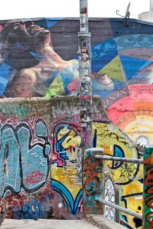 Street art in Valparaiso - large mural by Teo Doro